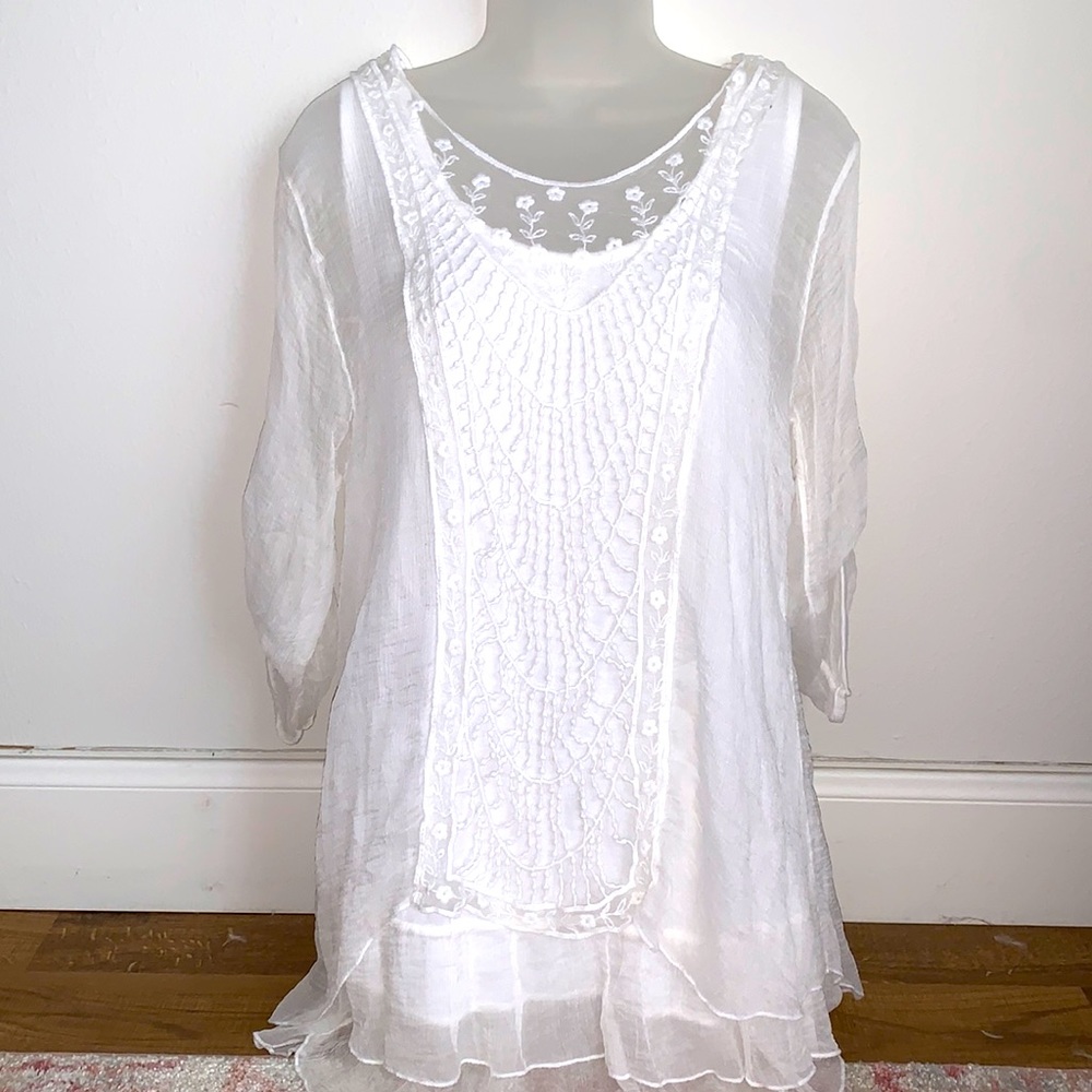 Ambra 100% silk. White top. Made in Italy. Sz small.